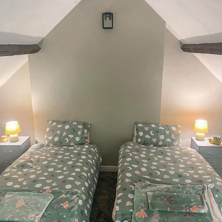 4C Gaia Lane Apartment Lichfield Bagian luar foto