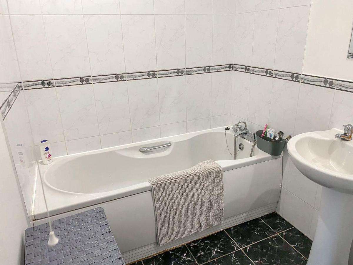 4C Gaia Lane Apartment Lichfield Bagian luar foto